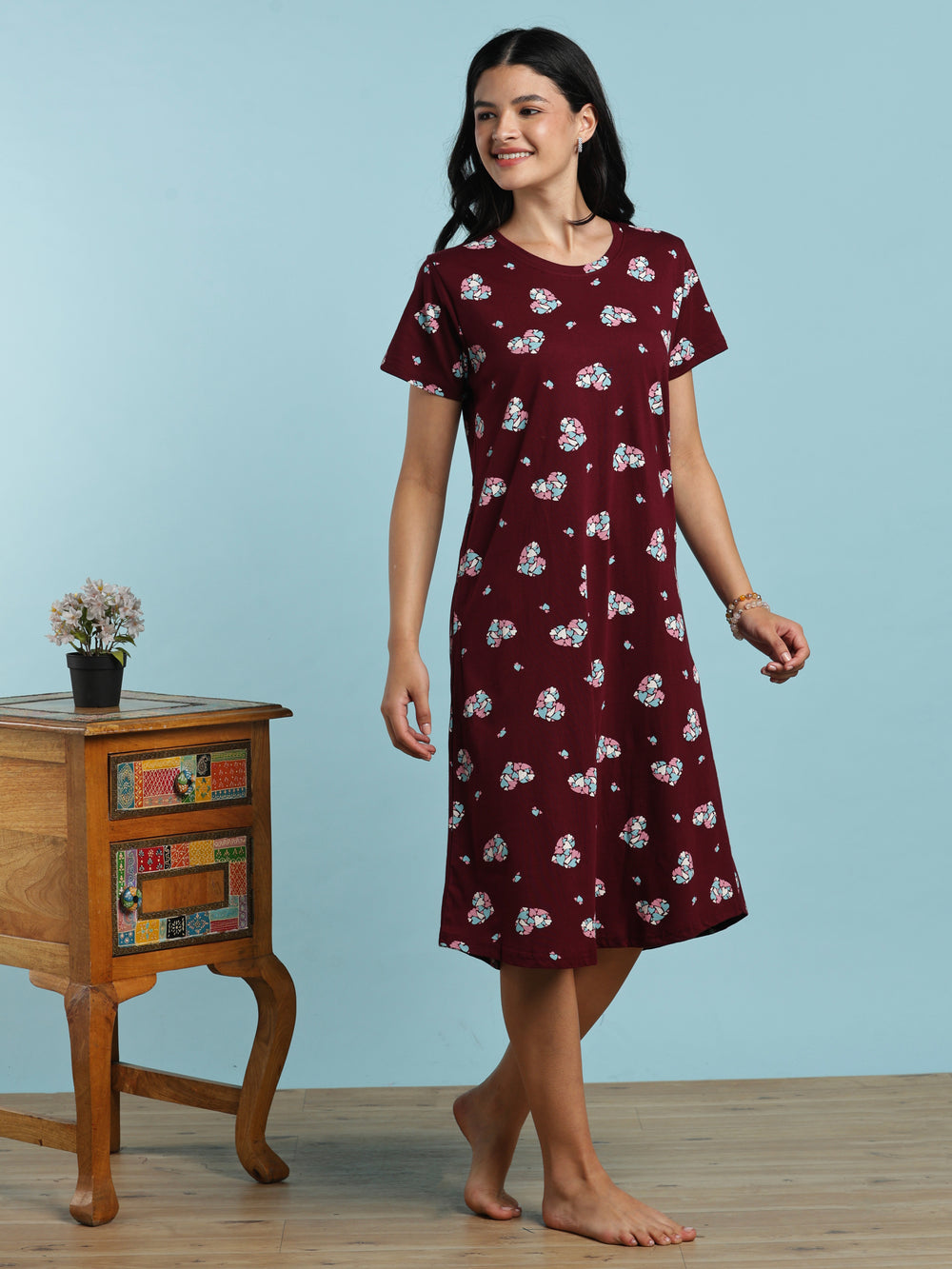 Maroon heart printed short nighty for women online
