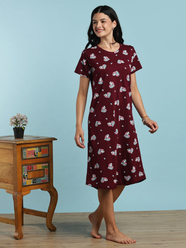 Maroon heart printed short nighty for women online